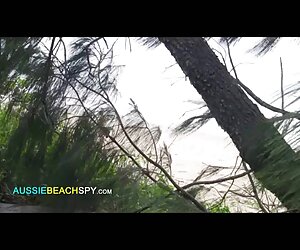 BlondeMary chơi đồ chơi của mình và là một jav phu de trong những nhà trọ Va Bãi biển,