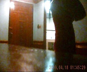 Cô với một người khổng lồ jav phu de ass